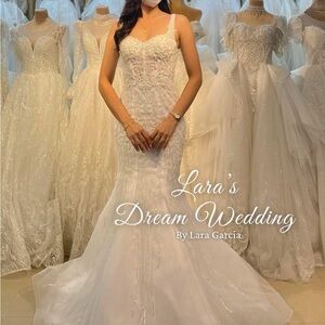 Wedding dress only worn for photos. Fit from 2-6 Size